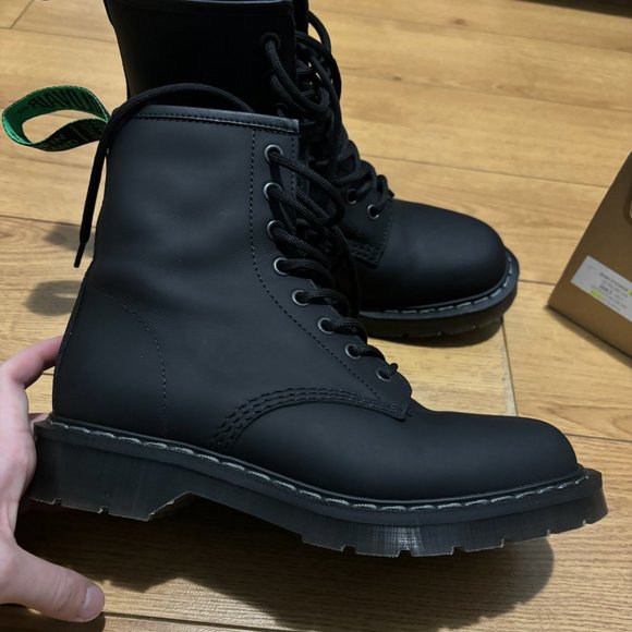 Solovair Greasy 8 Eye Derby Boots - Picture 6 of 6